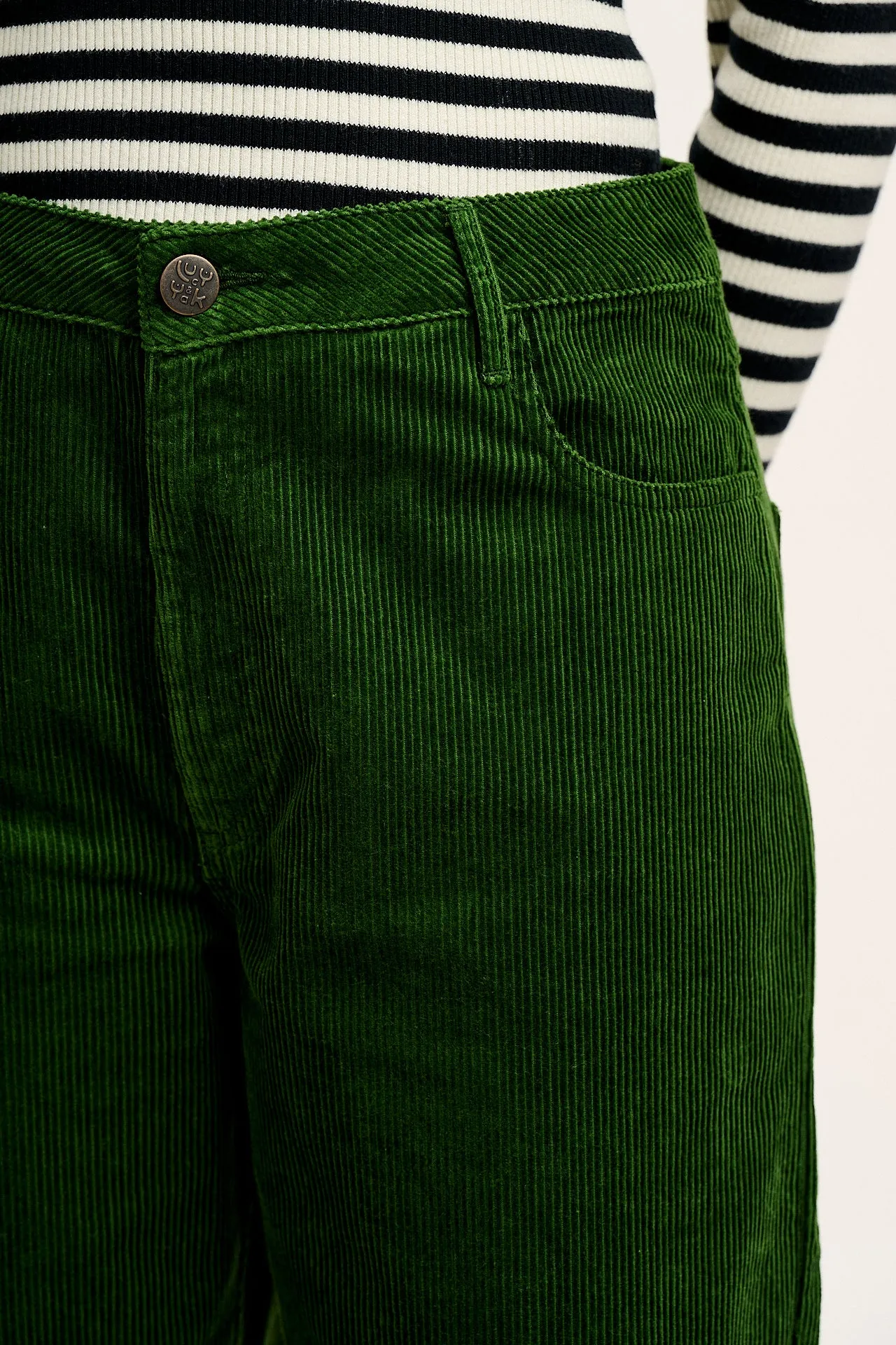 Drew - Cropped Straight Leg Corduroy Trousers in Highland Green